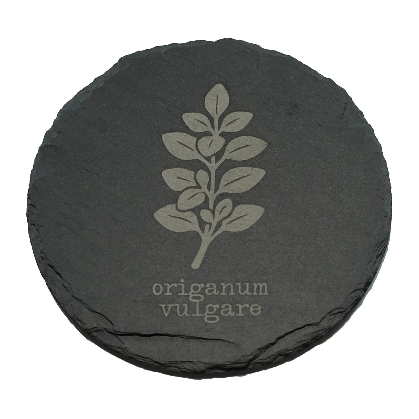 Schieferuntersetzer mit dem Aufdruck "Oregano" von bergbueb.ch, ideal für Getränkeunterlagen, zeigt ein stilvolles Design.