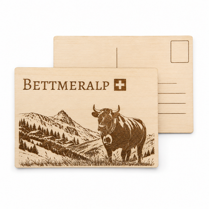 Personalisierbare Holzpostkarte mit individueller Botschaft auf echtem Holz, von bergbueb.ch, Nahaufnahme der Holzkarte